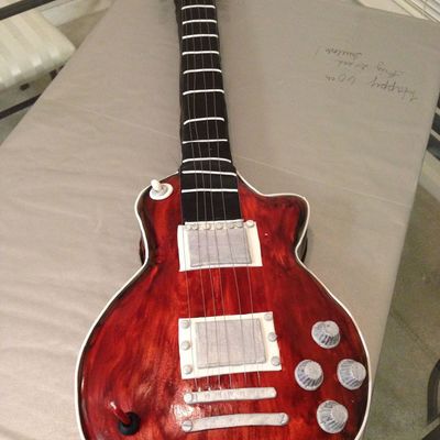 Gibson Les Paul Birthday Cake.
