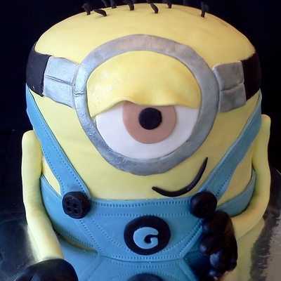 Despicable Me Cake