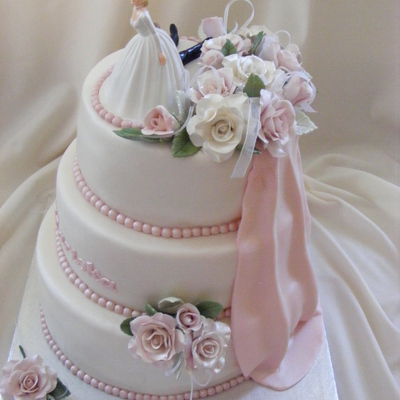 White & Pink Wedding Cake