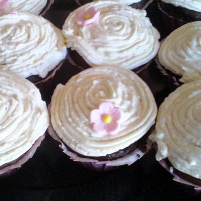 Sisterly-Love Pretty In Pink Cupcakes.