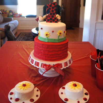 Ladybug Birthday Cake With Smash Cakes