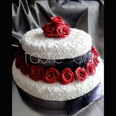 Red Roses Wedding Cake