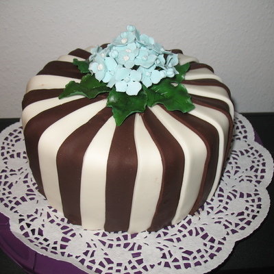 My First Go On A Pleated Cakestil Have To Lern Some More To Get A Perfect One