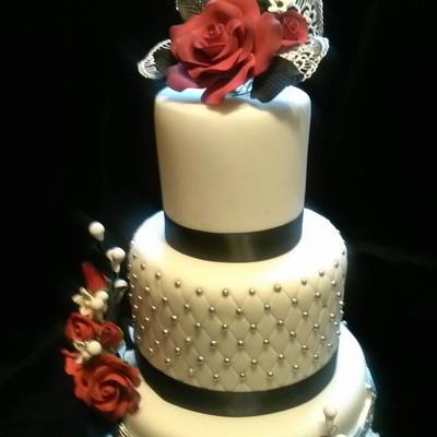 Red Roses Wedding Cake