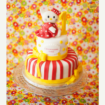 Hello Kitty Cake