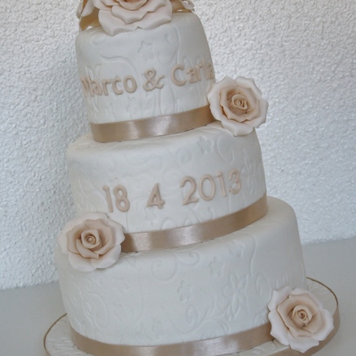 Wedding Cake White & Beige With Roses