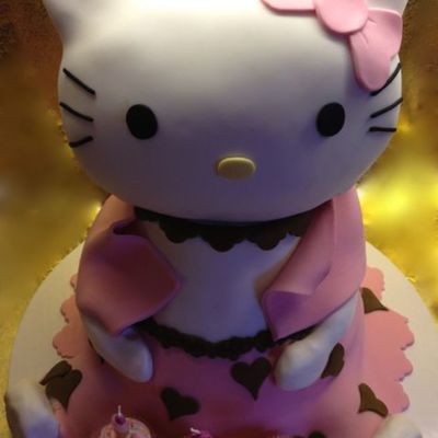 3D Hello Kitty Cake
