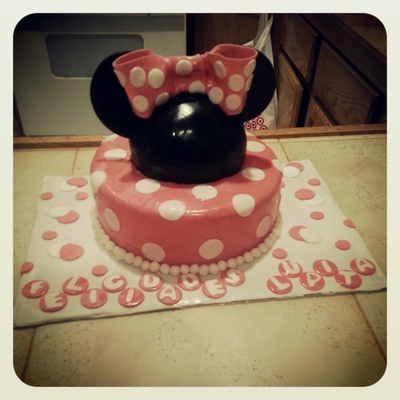 Minnie Mouse Fondant Cake