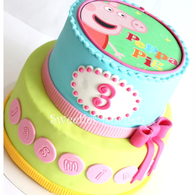 Peppa Pig Birthday Cake