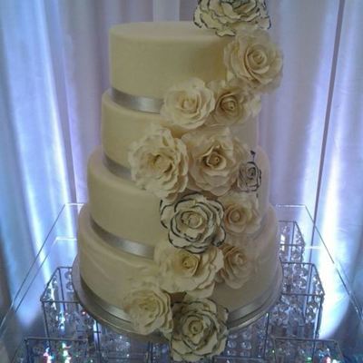 White Rose Cake