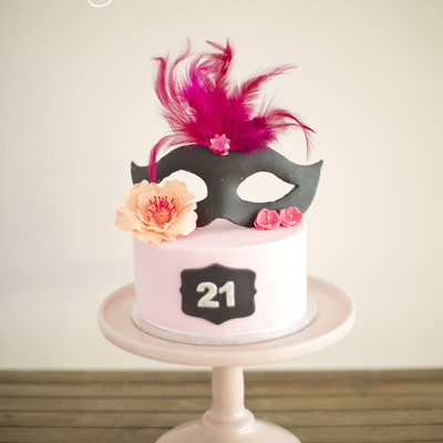 A Small Cake To Sit On Top Of A 100 Cupcake Stand Masquerade 21St