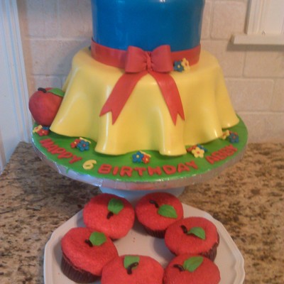Snow White Cake With Matching Apple Cupcakes