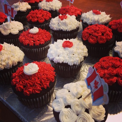 Canada Day Buttercream Cupcakes Alternating Between Tips 18 And 16
