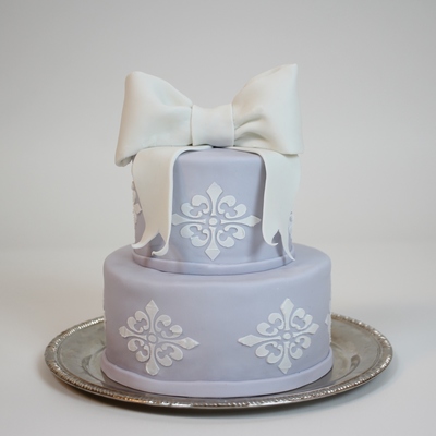 4 On A 6 Stenciled Mmf Fondant Cake With Gumpaste Bow