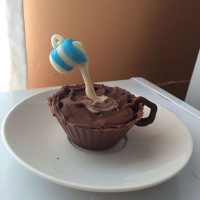 Gravity Defying Cupcakes