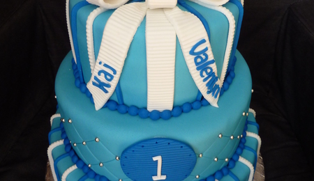 blue cake decorating photos
