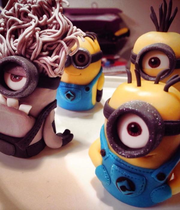 Minion Cake Toppers Made For A Family Friend They Stand About 35 4 Tall And Are Made From Fondant And Gum Paste