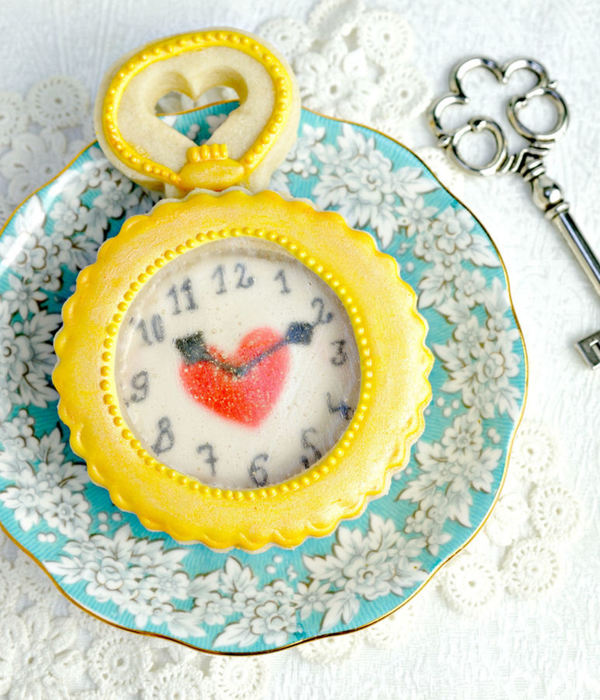 Alice In Wonderland Pocket Watch Cookie