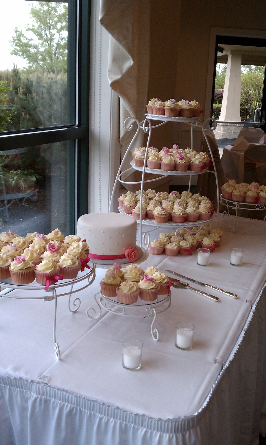 Wedding Cake & Cupcake Display
