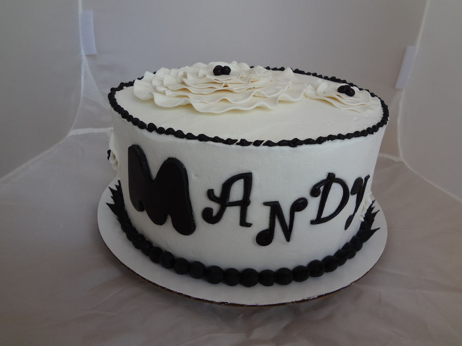 Vanilla Mud Cake Filled With Fresh Strawberries Fondant And Gumpaste