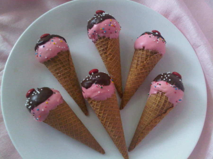 Mini Cones And Cake