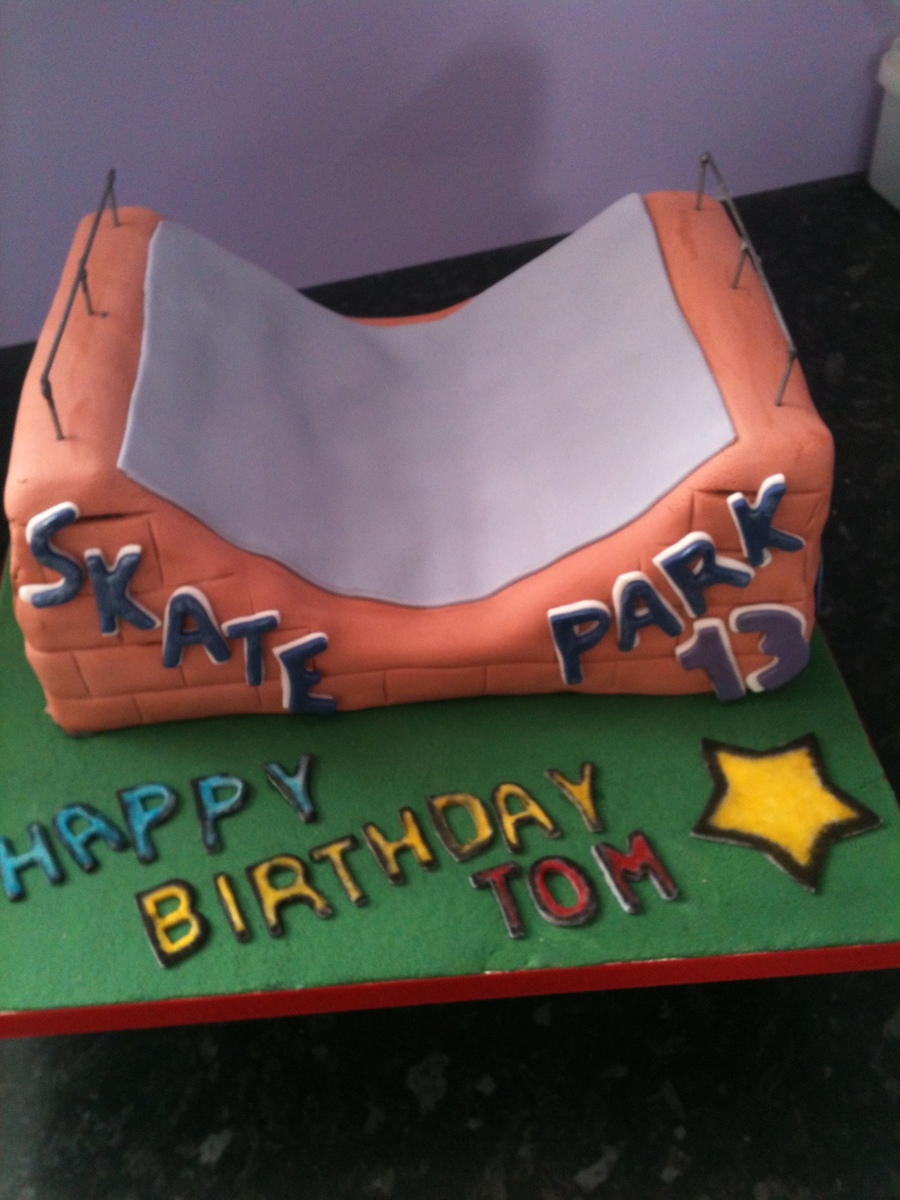 Skate Ramp Cake