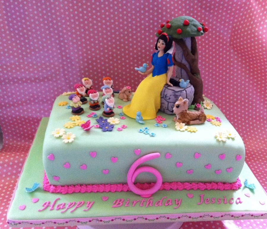 Snow White And The Seven Dwarfs Birthday Cake Snow White And The Seven Dwarfs Birthday Cake