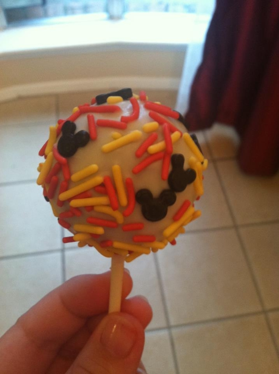Mickey Mouse Cake Pop