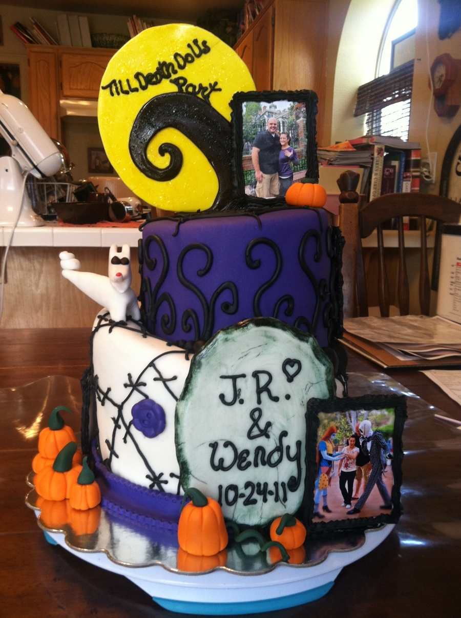 topsy turvy nightmare before christmas engagment cake cakecentral com