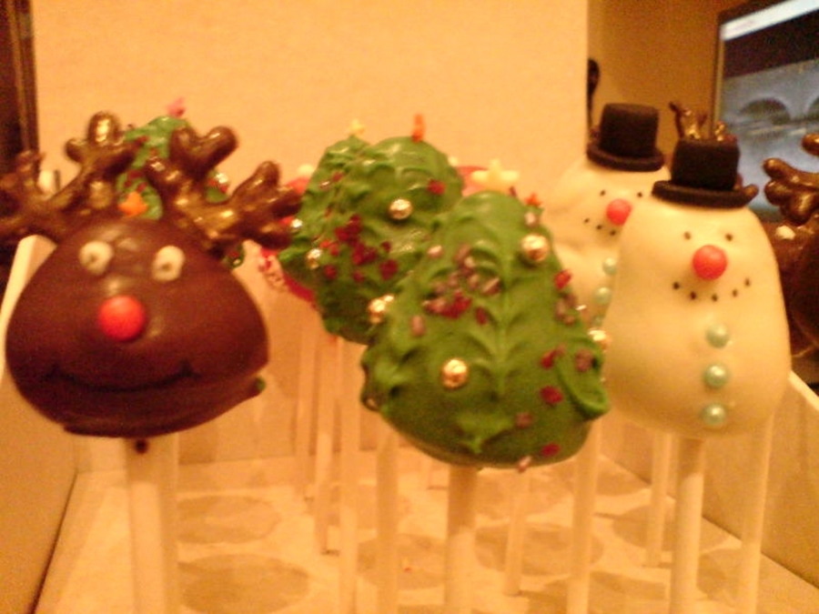 Christmas Cake Pops - CakeCentral.com