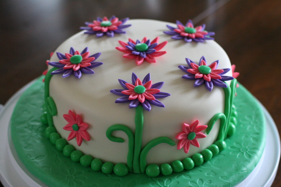Daisy Flower Cake