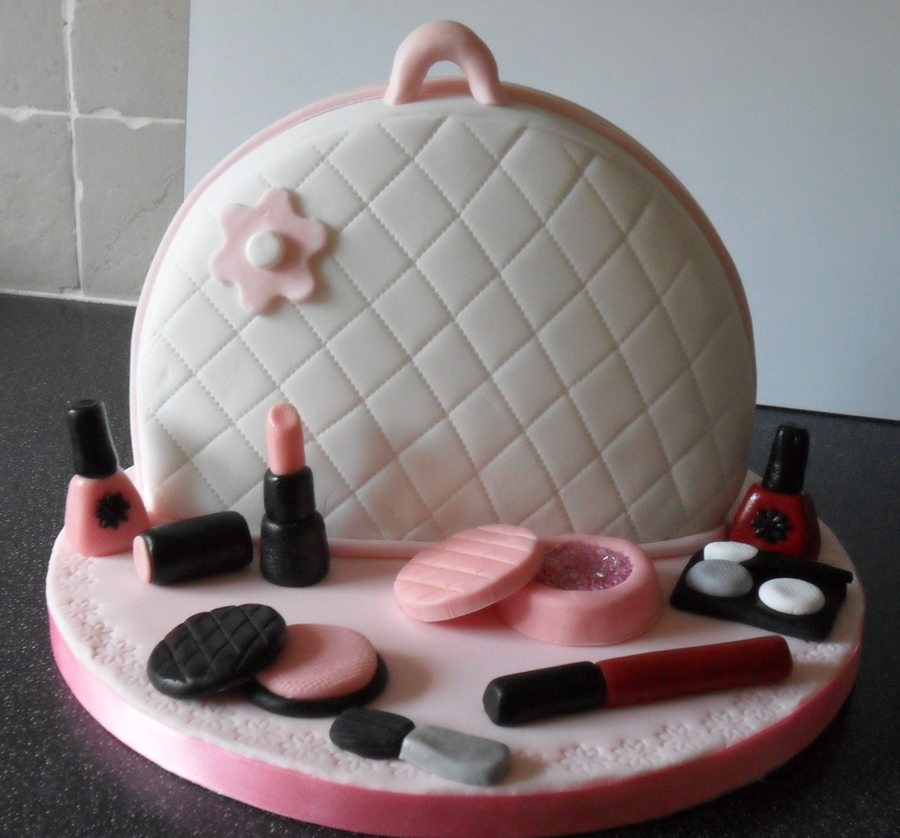 Girly Cake :0) - CakeCentral.com