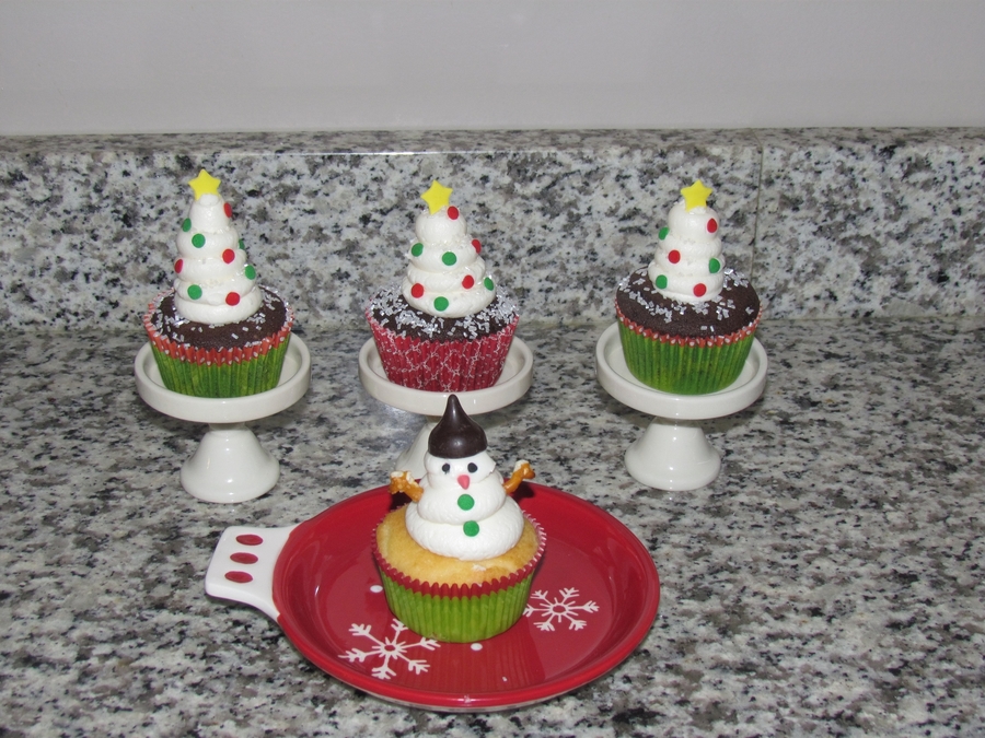 snow covered white christmas trees and snowman cupcakes on cake central - White Christmas Tree Snowman snow covered white christmas trees and snowman cupcakes on cake central - White Christmas Tree Snowman