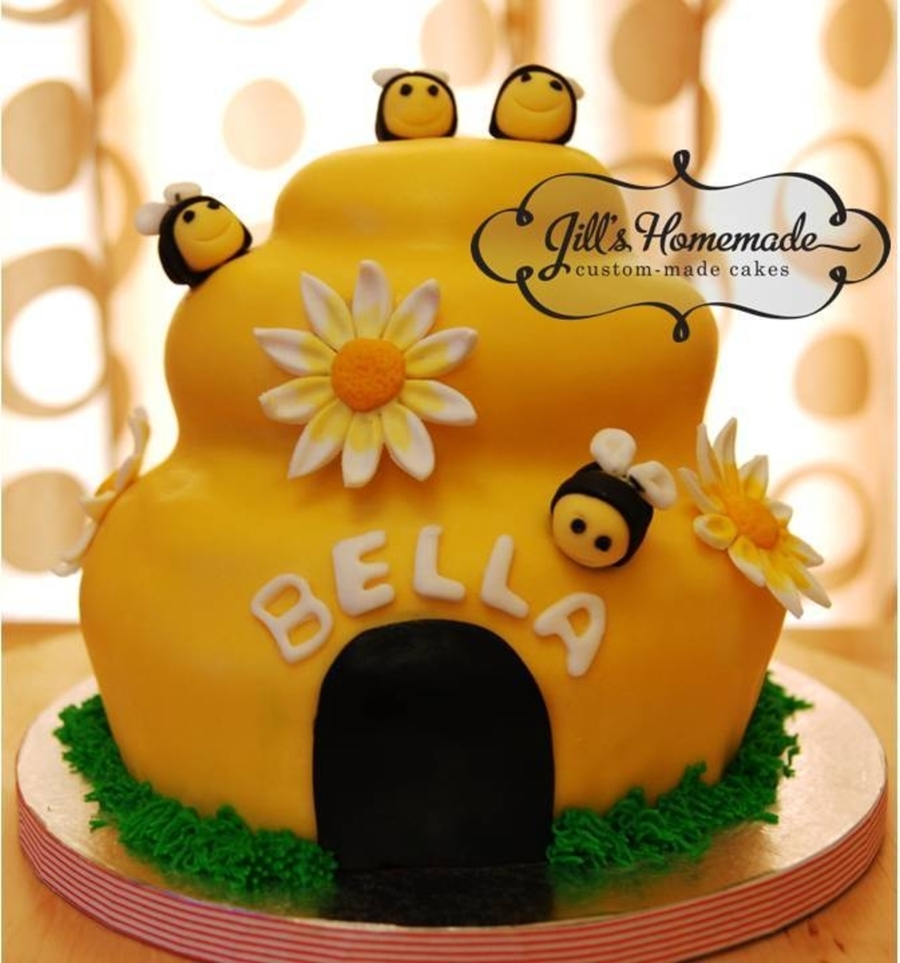 Beehive Cake With Cupcakes Cakecentral Com