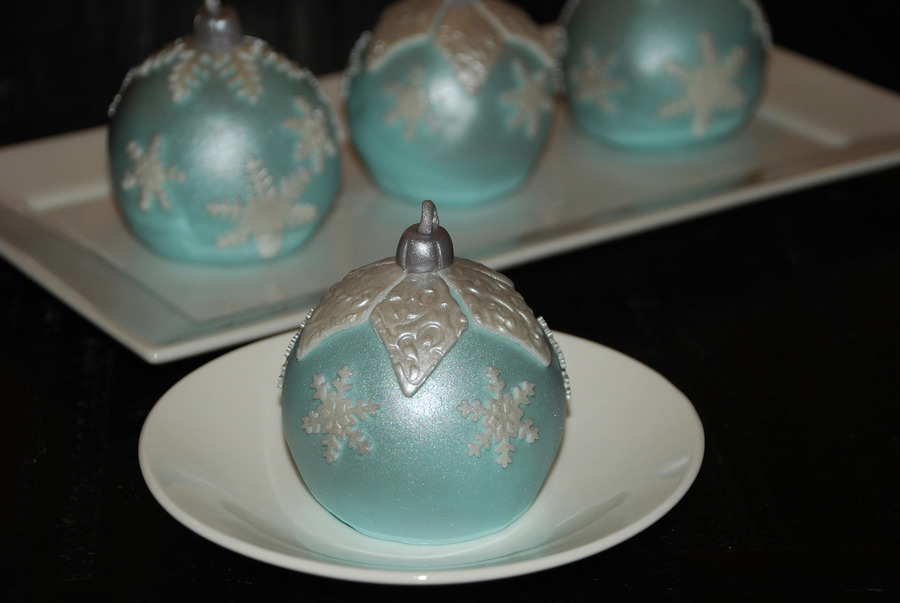 Christmas Bauble Cakes - CakeCentral.com