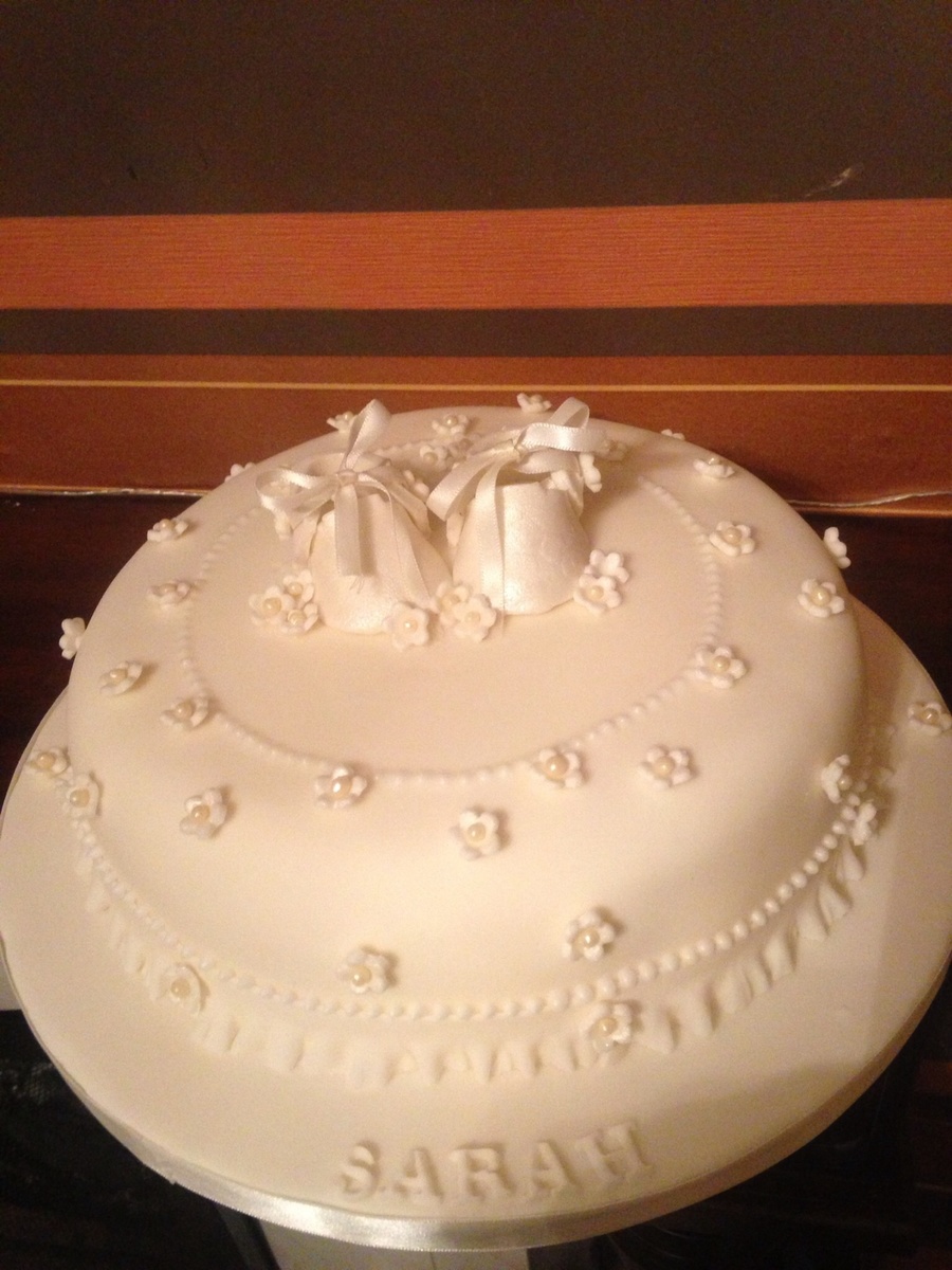 Aggregate 153+ vintage christening cake latest in.eteachers