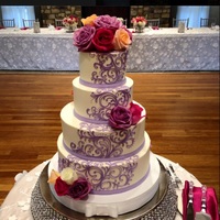 Buttercream Scrolling Wedding Cake Love this buttercream wedding cake with fresh flowers!Www.whiteflowercake.com