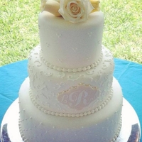 Monogram Cake A cake by a different cake decorator. Looking to see how to make this monogram.