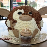Gizmo / Gremlin Hand piped buttecream, fondant accents!