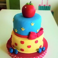 Snow White two tier cake, vainila with dulce de leche mouse filling