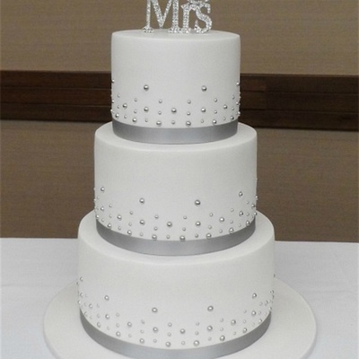 Mr & Mrs Wedding Cake