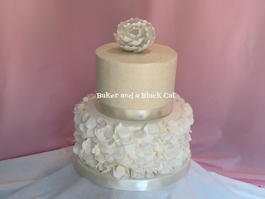 Decorating A Dummy Cake With Buttercream Decorating A Dummy Cake With Buttercream