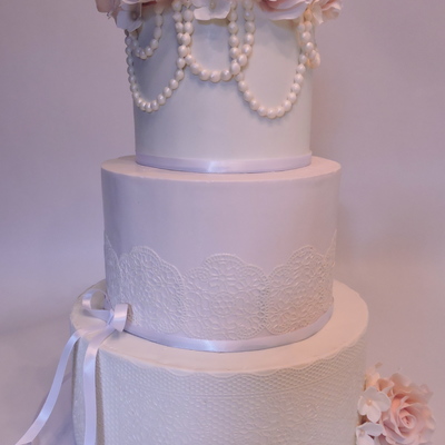 Lace, Pearls & Roses