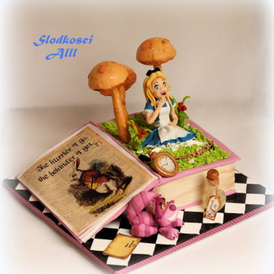 Alice In Wonderland Cake
