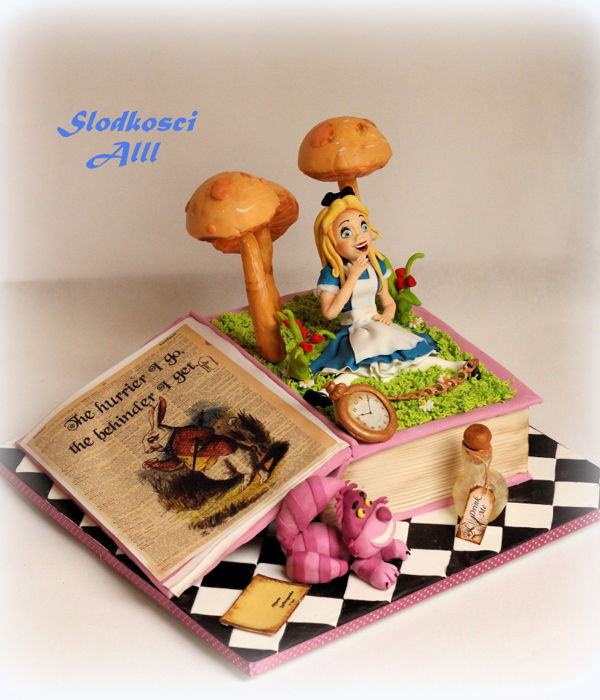 Alice In Wonderland Cake