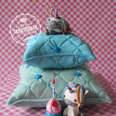 Dreamy Pillow Unicorn Cake...