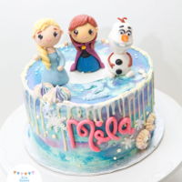 Frozen Cake Elsa and Anna... still going strong