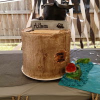 Graduation Graduation cake "stump," "book," and "cap."