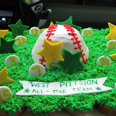 Baseball Cupcake Pull-Apart Cake
