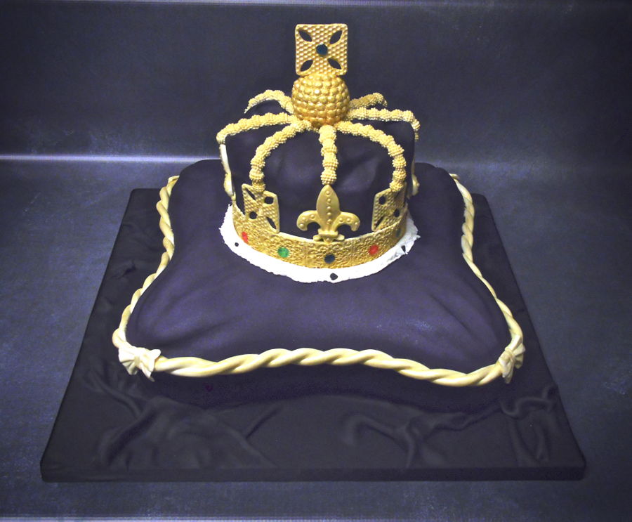 Crown And Pillow Cake Cakecentral Com